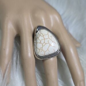Paparazzi Triangular Silver Ring with Cracked Marble Cream Stone Strech